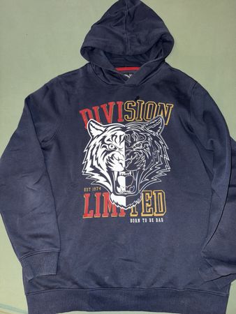 Hoodie / Kapuzenpullover Gr. 182 (S) mit Tigerprint