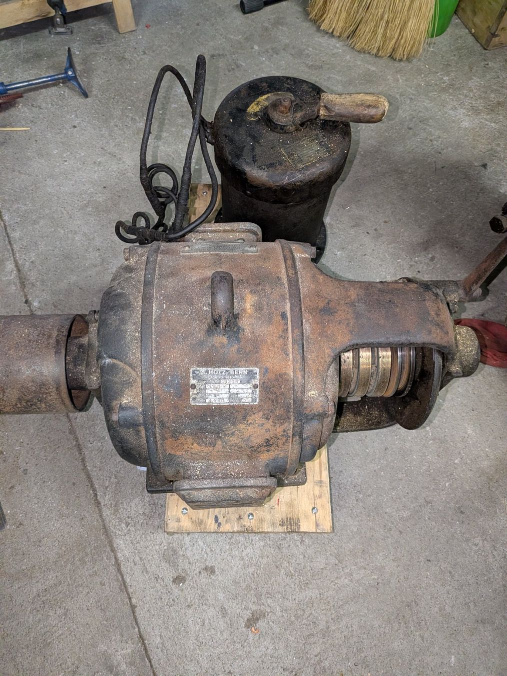 ABB  Motori: Alles muss raus !!!!! Brown Broveri Motor uralt ab 5 Fr – Usato da Lyss venduto da Spartan76 2