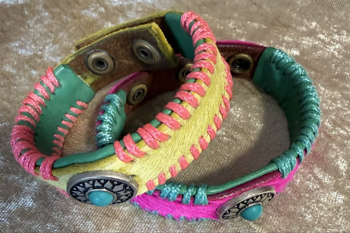 Bracciali & Braccialetti: Leder Armband bunt Boho Ibiza Hippie Set – Usato da Birsfelden venduto da Soulseeker