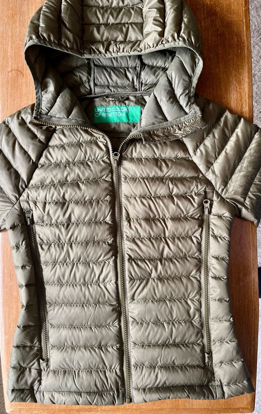 Benetton Giacche: Doudoune en plumes Benetton vert olive, T38 – Usato da Neuchâtel venduto da Virg30 1