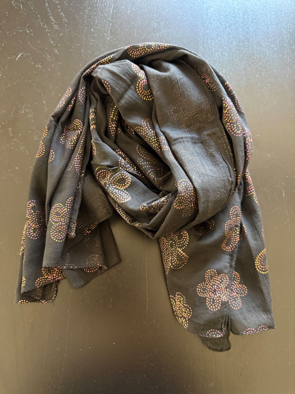 Foulard & Sciarpe: Schwarzer Schal mit Blumenmuster, Glitzer, Top Zustand! – Usato da Erstfeld venduto da Mario_boe0