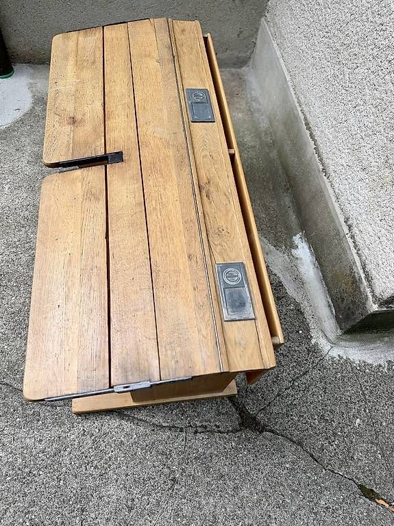 Schreibtische: Alter restaurierter Pult / Schulbank – Gebraucht aus Bern von aschijam 2