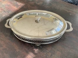 Servierplatte mit Deckel und Metallrechaud
