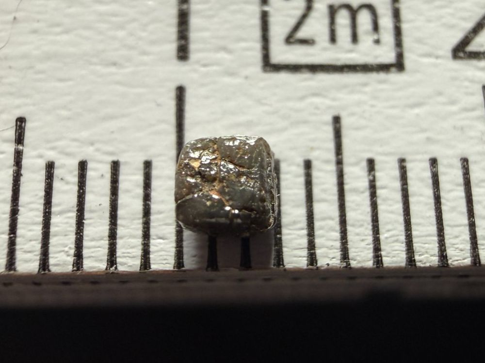 Pietre preziose: Dunkler kubischer Rohdiamant, ca. 3 mm – Nuovo (secondo la descrizione) da Lützelflüh-Goldb venduto da Elementis 1