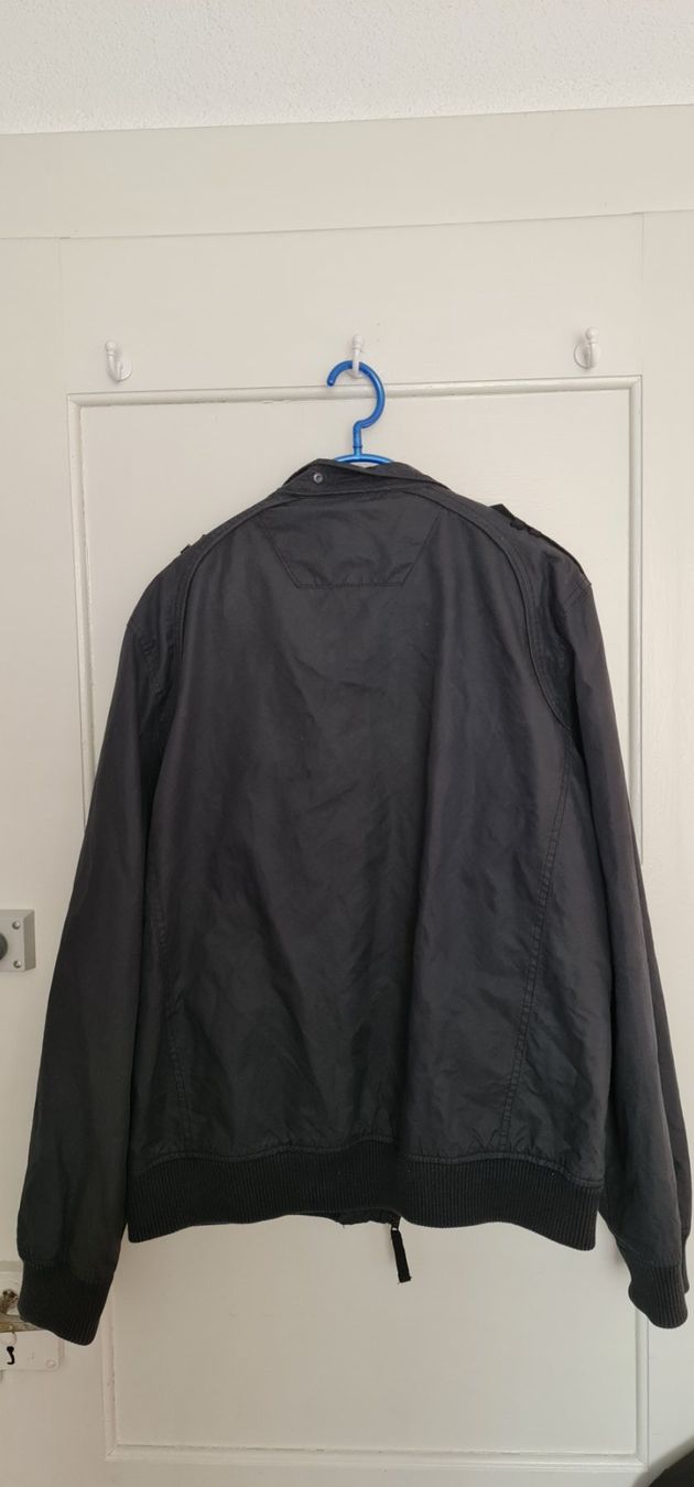 Giacche: Super Jacke Schwarz von Next Grösse L – Usato da Baden venduto da swiss-alps 3