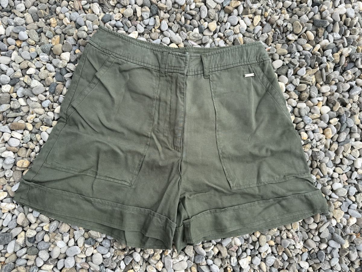 Guess Pantaloni: Guess Sommershorts M Neu! – Nuovo e nell'imballaggio originale da Herisau venduto da Soto1