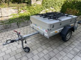 Anhänger mit Deckel abschliessbar und 4 Veloständer