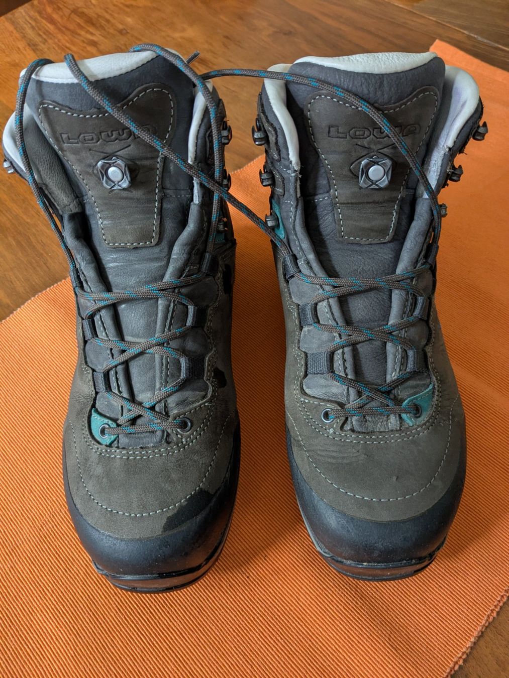 Lowa Scarpe da donna: Wanderschuhe Lowa Lady Light LL, Gr. 37.5 – Usato da Basel venduto da Merlin97