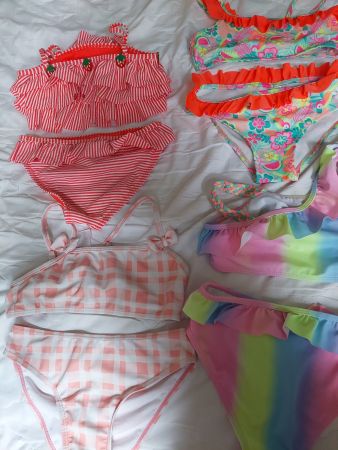lot 10  maillot de bains et 2 pieces  fille 5-6 et 7-8 ans