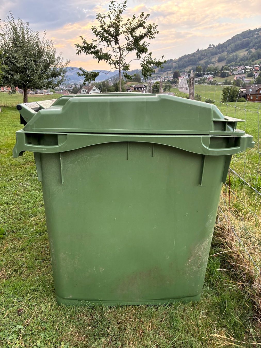 Contenitori & Simili: Kunststoffbehälter mit Flachdeckel – Usato da Ebnat-Kappel venduto da wind-zenz 1