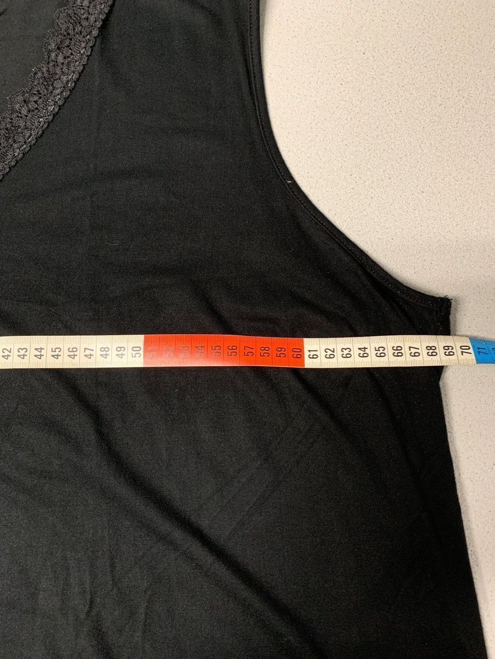 Top: Top Gr. XXL  schwarz mit Spitzenausschnitt – Usato da Biel-Benken BL venduto da PANORMUS 2
