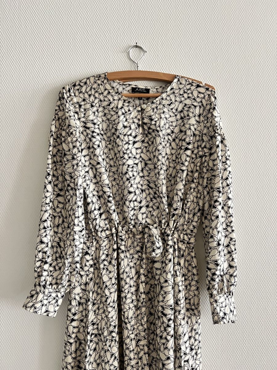 Kleider: A.P. C. Kleid mit Blumenmuster, Grösse 38 – Gebraucht aus Basel von fra_np7m 1