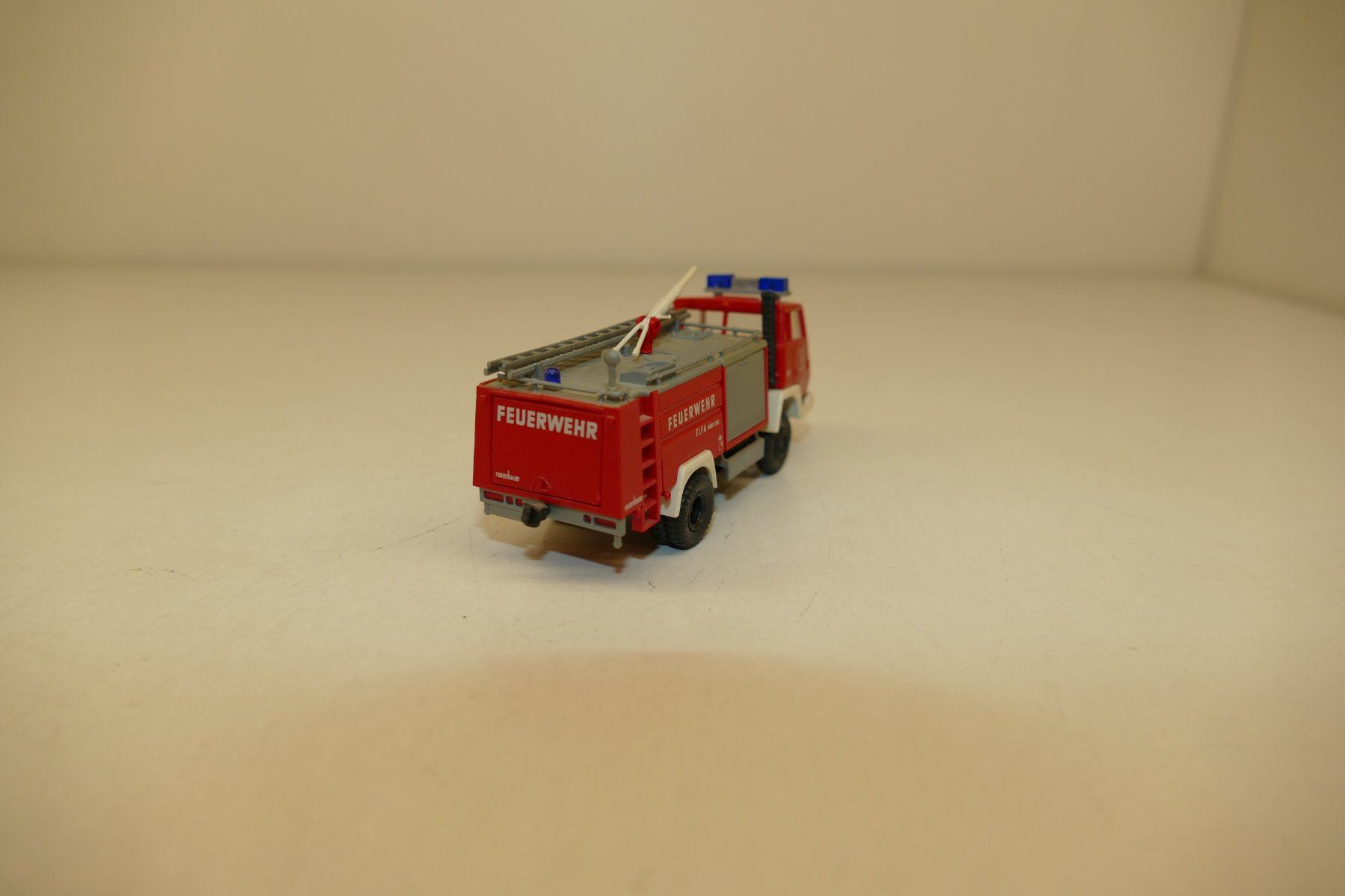 Modellini d'auto: Roco 1:87: Steyr 91 Feuerwehr – Usato da Niederhasli venduto da Flash32 2