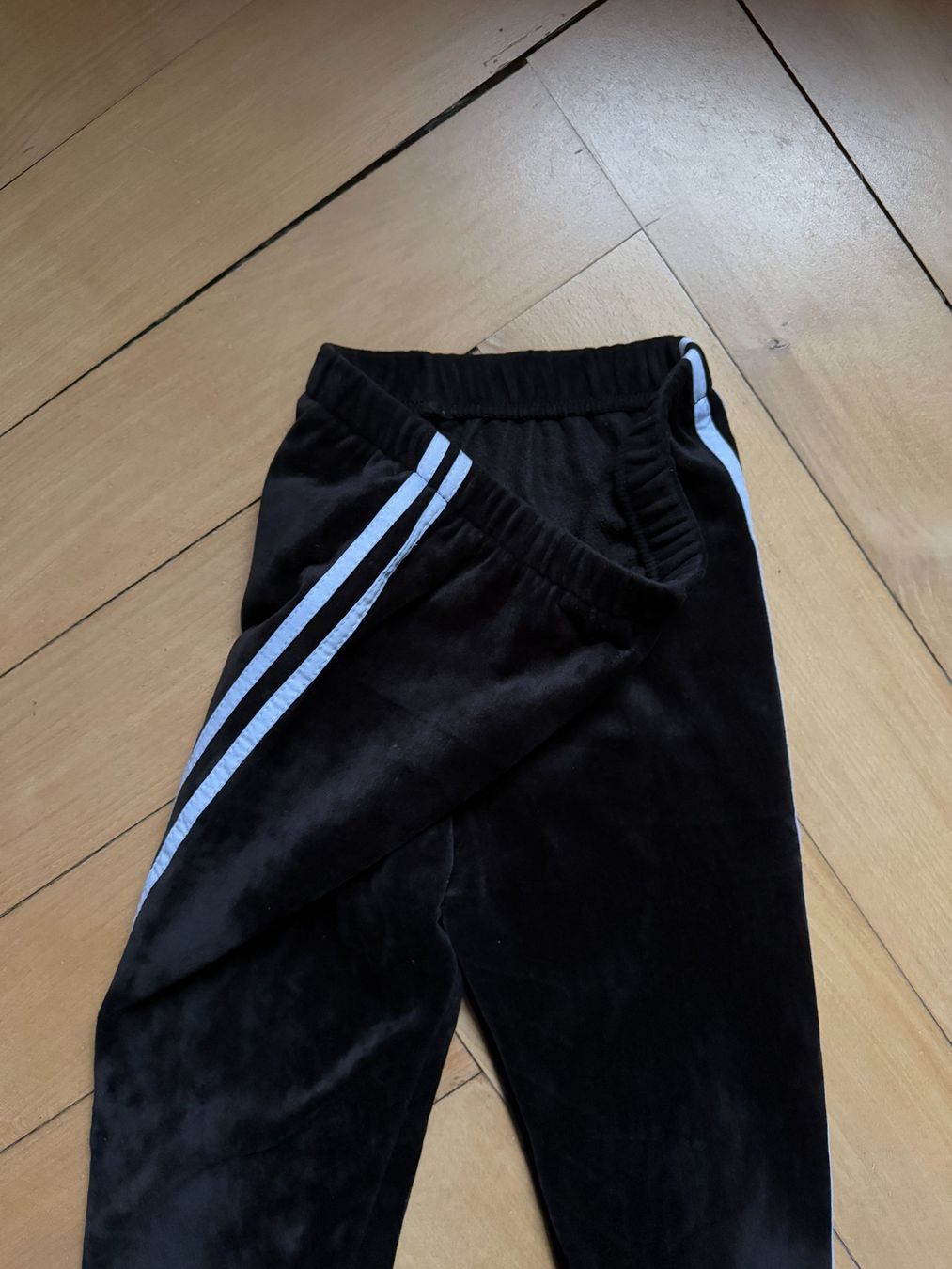 Hosen: Samt Trainerhose schwarz M/L – Gebraucht aus Zürich von Diazaio 1