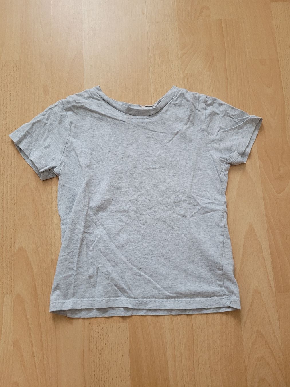 Hemden, T-Shirts & Polos: T-Shirt gr. 110/116 – Gebraucht aus Inwil von Flower2325