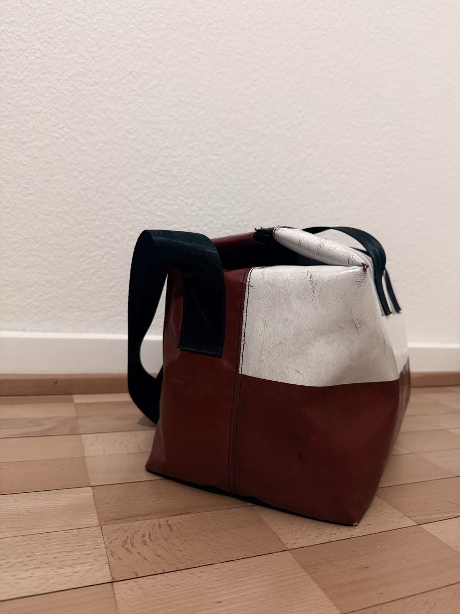 Freitag Taschen: Freitag Sporttasche Lois – Gebraucht aus Basel von CrvenaZvezdica 1