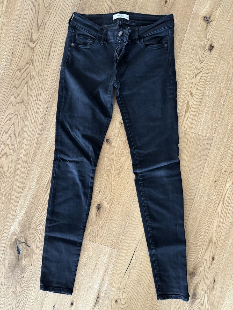 Abercrombie Jeans: Abercrombie & Fitch Jeans schwarz – Usato da Buttisholz venduto da Melsan