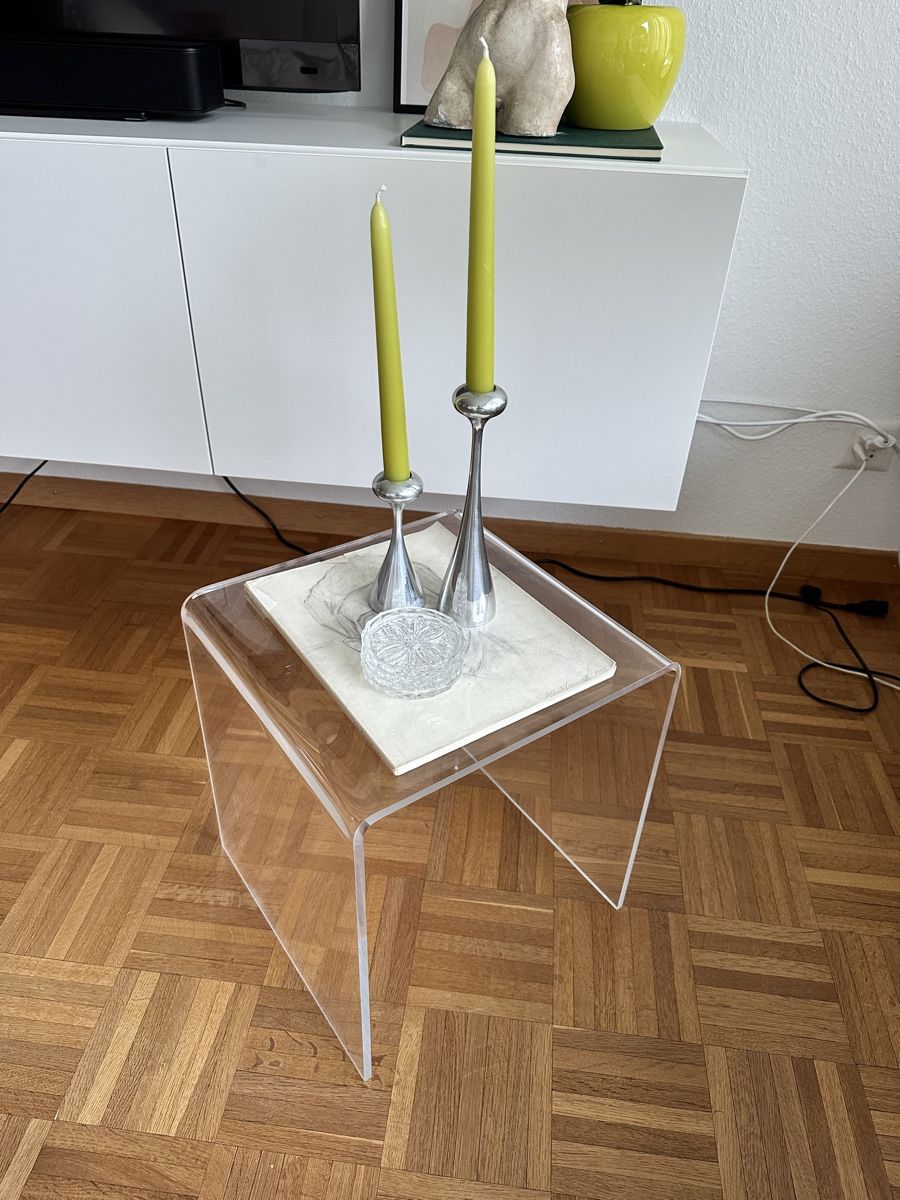 Tavoli: Cooler Plexiglas Beistelltisch ca 80iger Jahre – Usato da Baden venduto da Marytumby