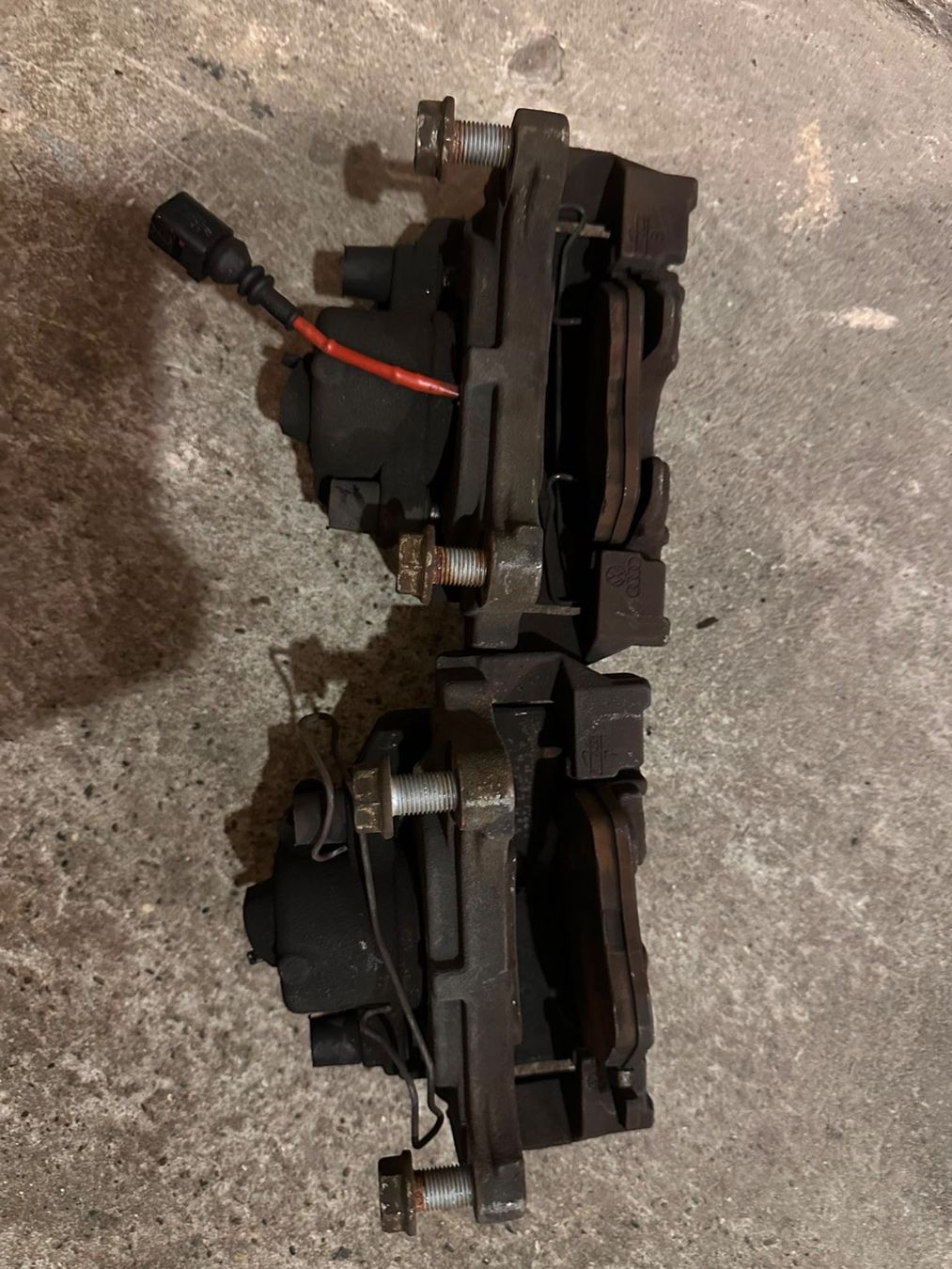Volkswagen Toutes les pièces auto: Original ATE-Bremssättel vorne (Paar) – D'occasion à Sugiez par and_b6dn 1