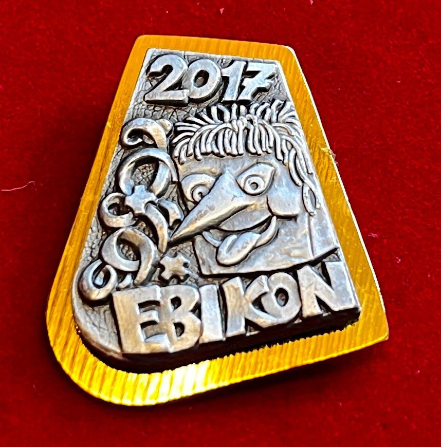 Placchette & Badge: Fasnachtsplakette Ebikon Gold 2017 – Usato da Obernau venduto da Wgnom