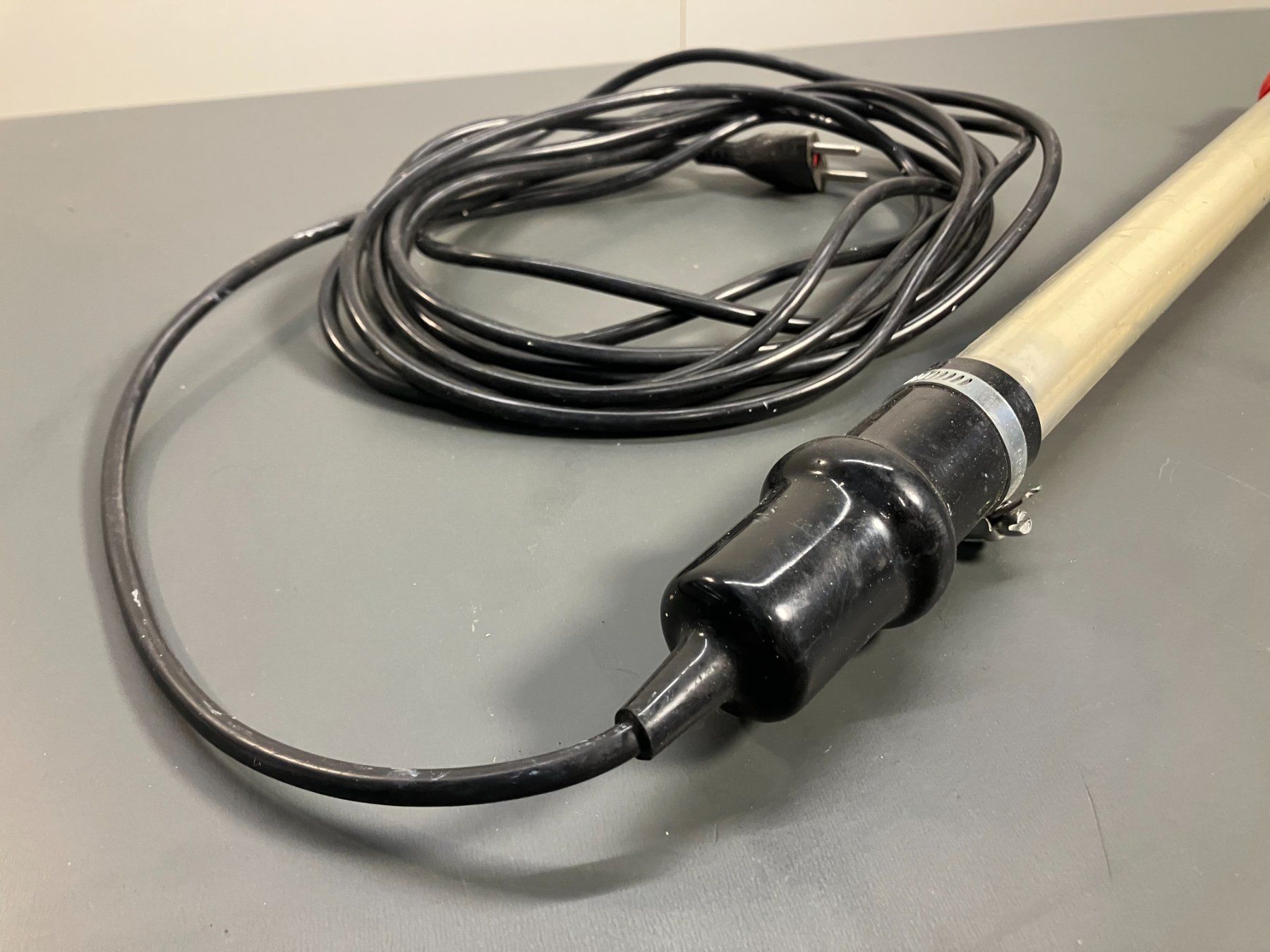 Alle Werkzeuge: gebr. Stab-Arbeitsleuchte ca. 55cm L ab 1.- – Gebraucht aus Lichtensteig von Buy24International 1