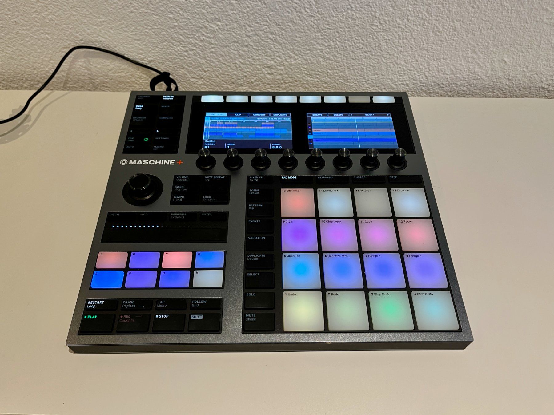 Native Instruments Instruments de musique: Native Instruments Maschine Plus – D'occasion à St. Ursen par Stepz 2