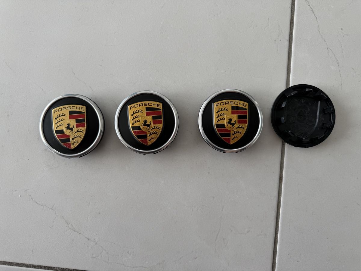Porsche Tutti pezzi di ricambio auto: Porsche wheel centre caps, new – Nuovo (secondo la descrizione) da Einsiedeln venduto da Fiolio