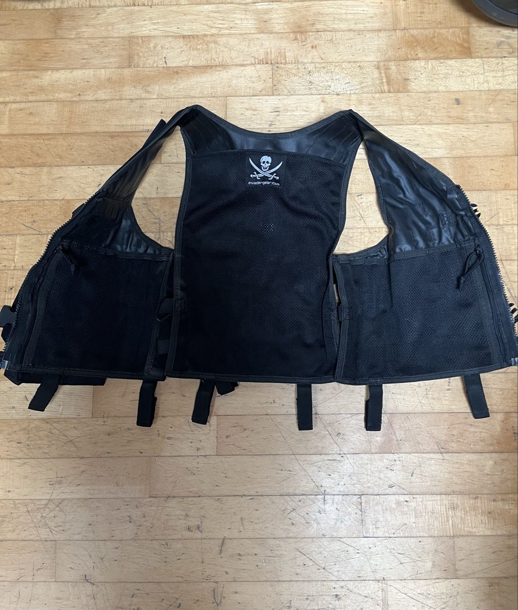 Uniformi: Tactical Weste Schwarz – Usato da Arni AG venduto da Erfolgreich 2