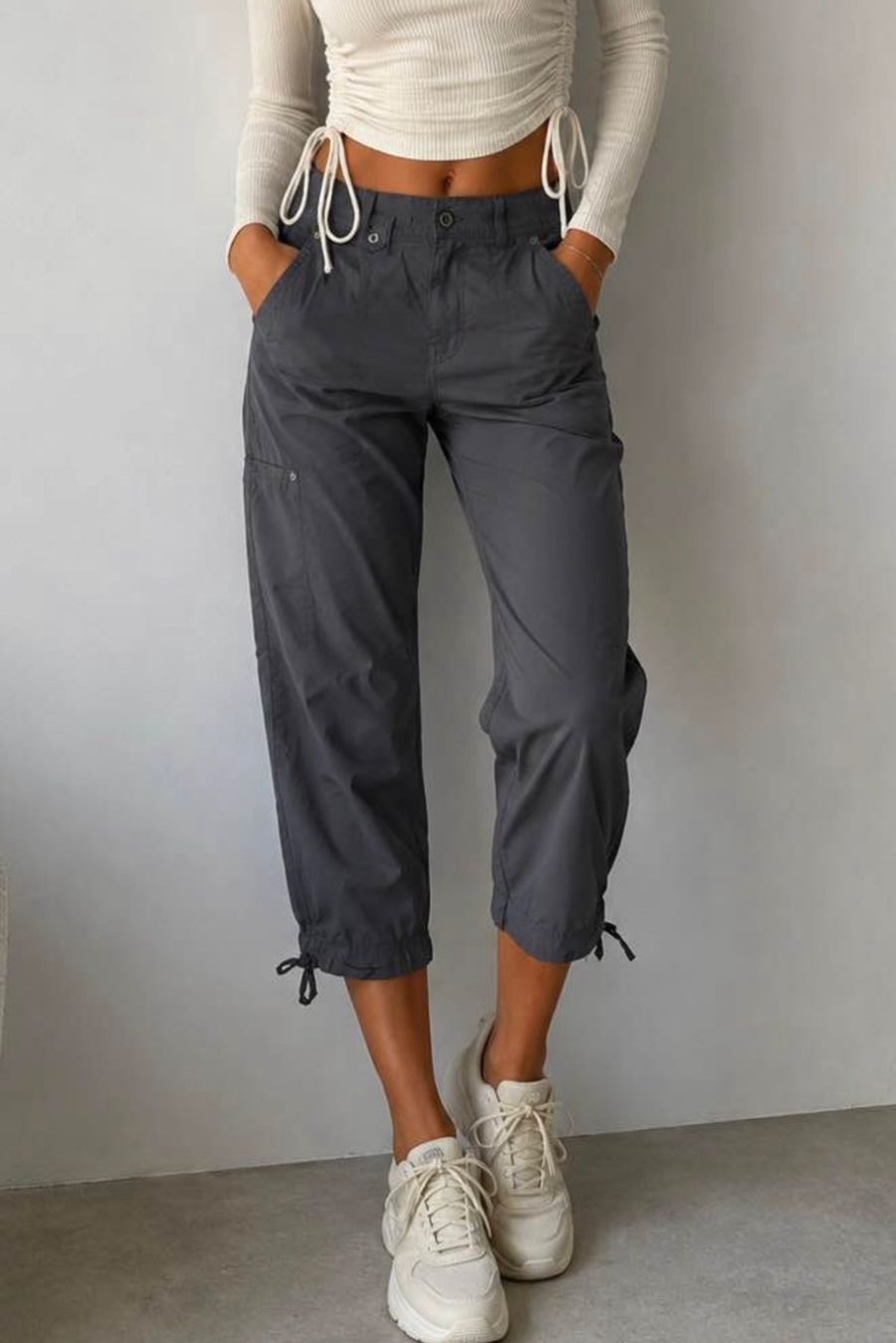 Pantalons: Pantaloni cargo grigi unisex – D'occasion à Payerne par Petite-vendeuse