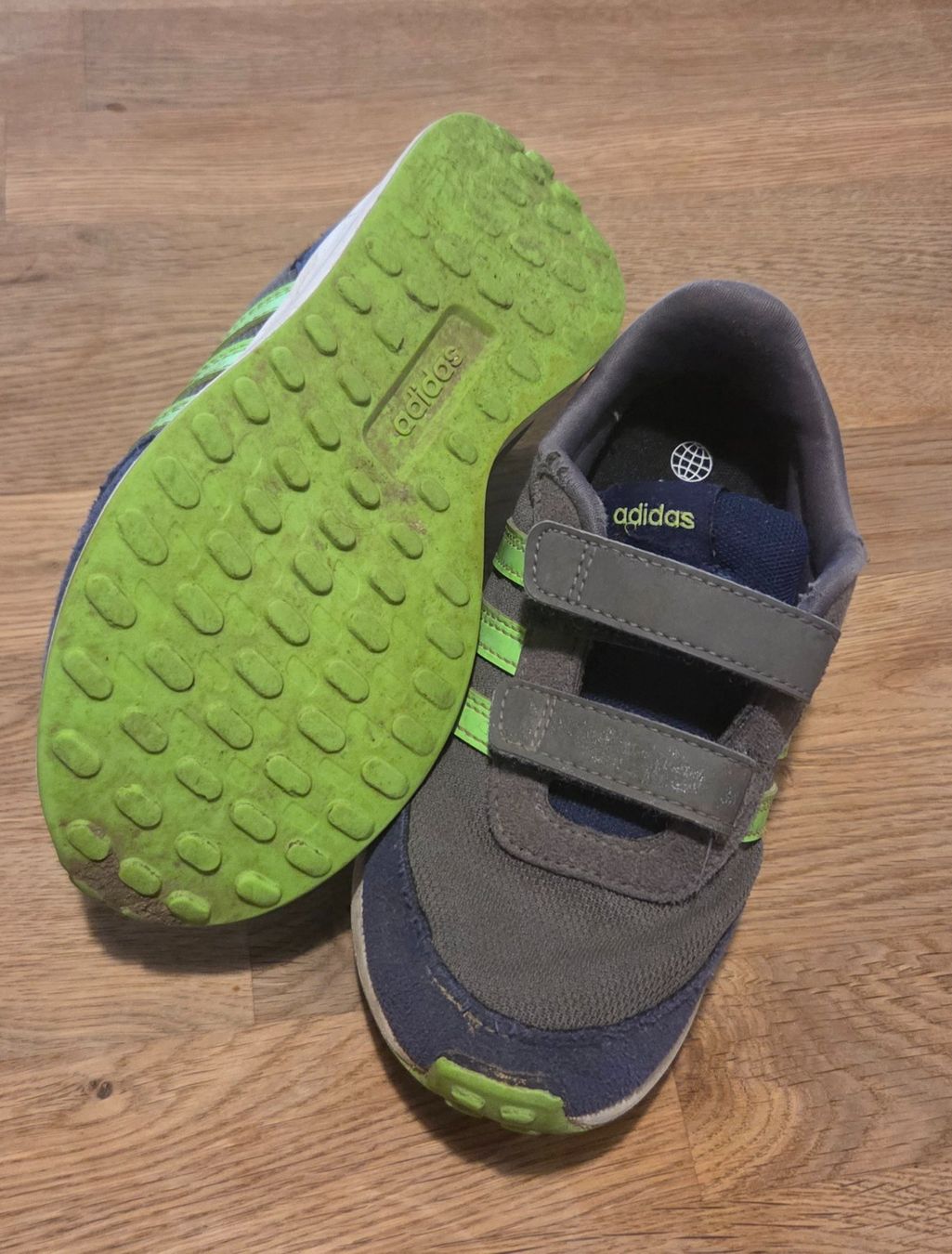 Adidas Schuhe für Jungen: Turnschuhe adidas, Gr. 31 – Gebraucht aus Basel von Mccasi 1