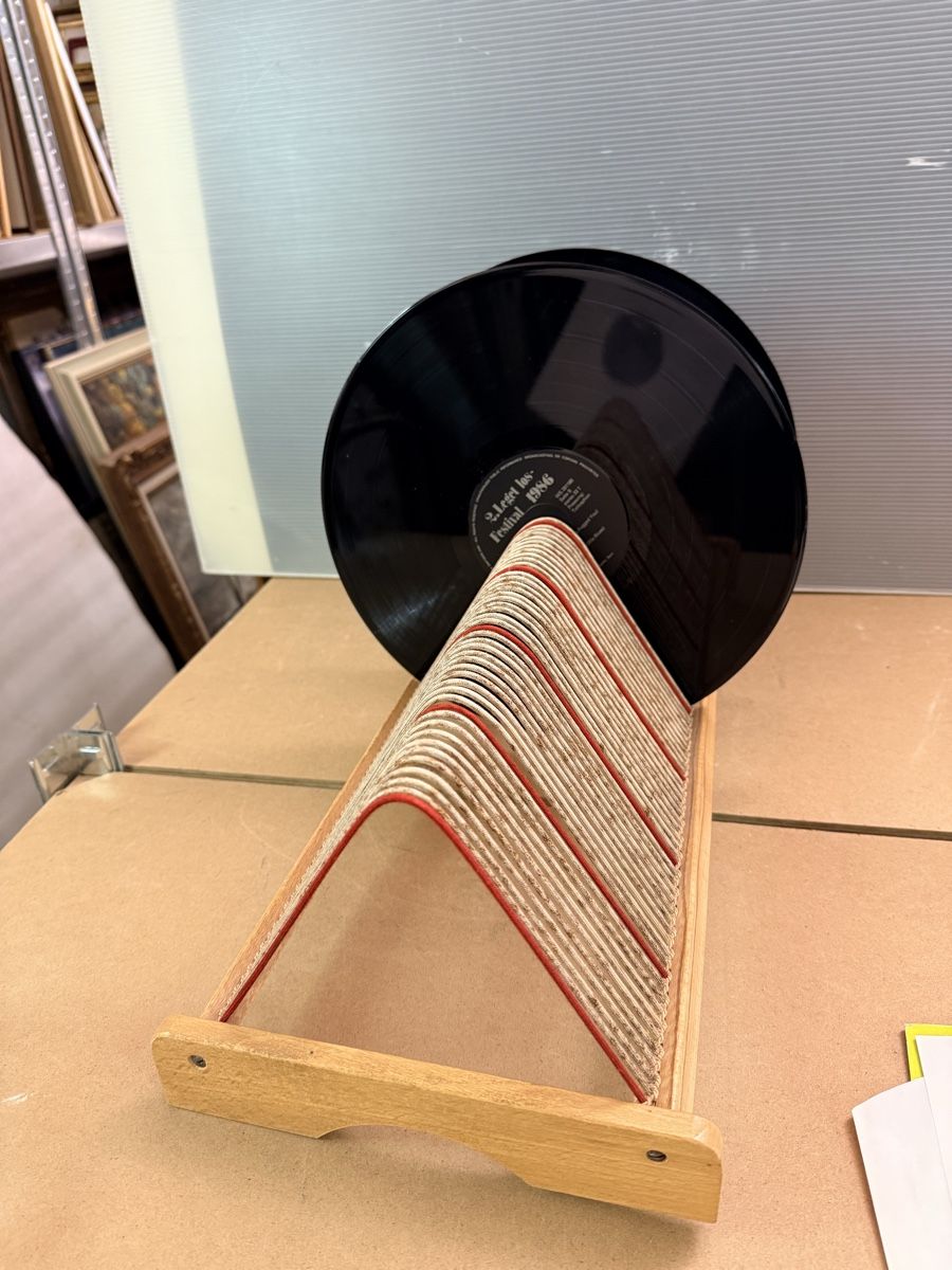 Supporti per strumenti musicali & leggii: Schallplattenständer, 1960er – Usato da Solothurn venduto da NUVICO 3