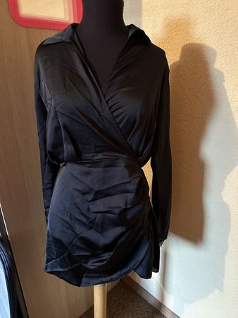 Schwarzes Satin Minikleid Gr. S Wickeloptik Federn Party
