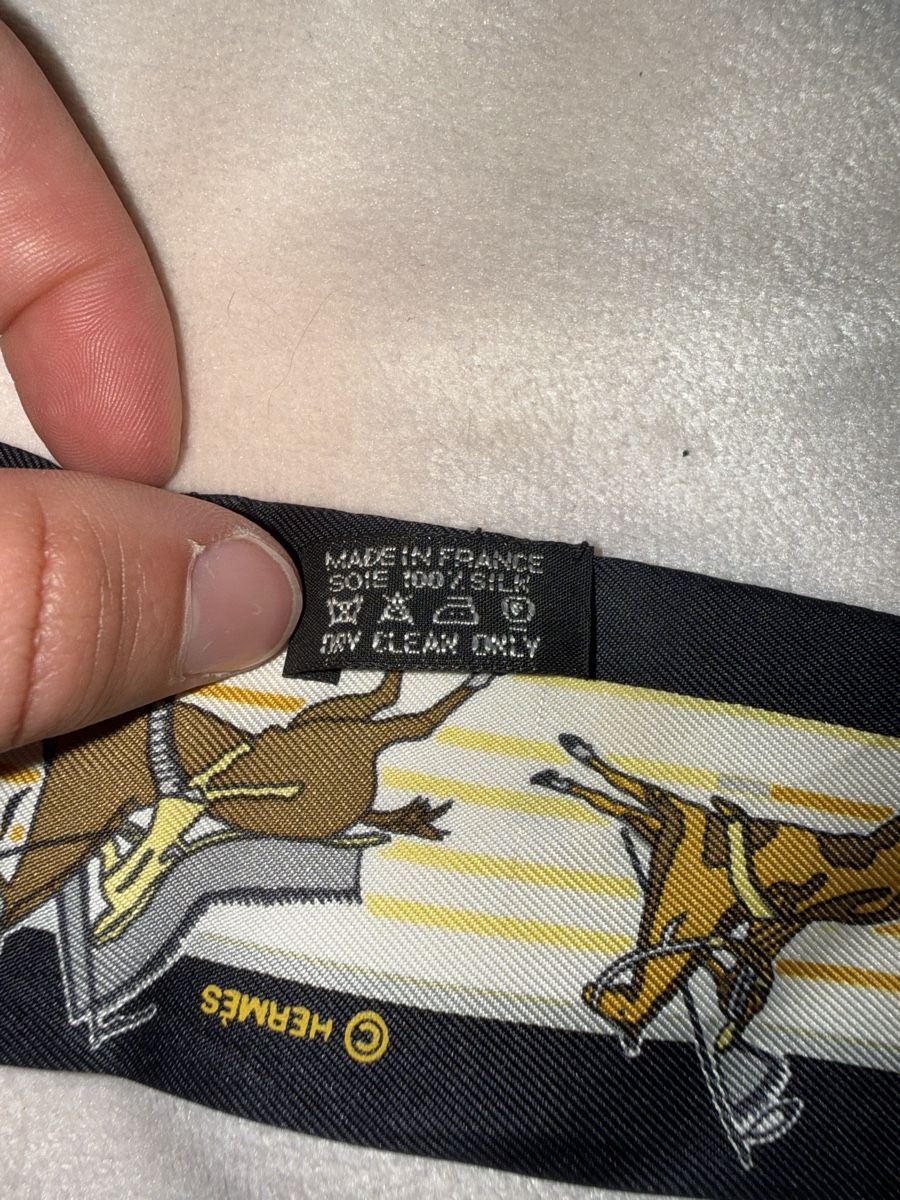 Hermès Foulards, Tücher & Schals: Foulard Twiley Hermès – Gebraucht aus Lausanne von Titivintage 2