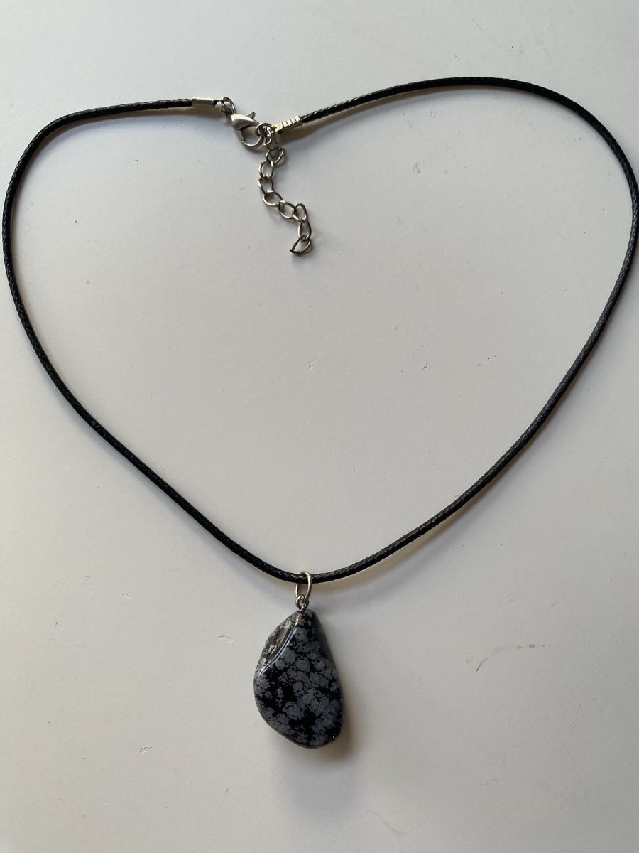 Catenine: Schnee Obsidian Halskette – Usato da Givisiez venduto da dor_xb9k 1