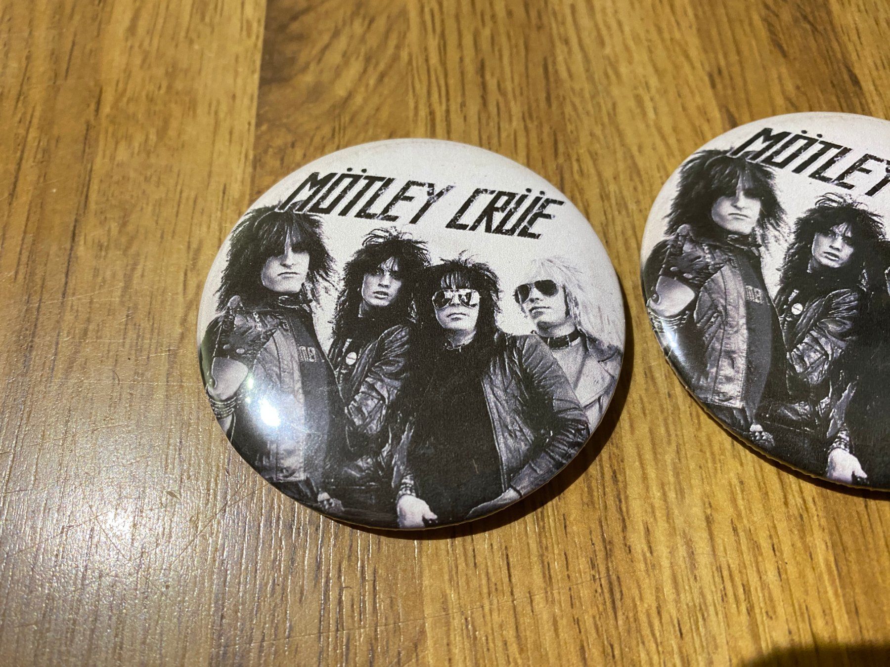 Plaketten & Abzeichen: Mötley Crüe - Magnet & Ansteck Badges! – Neu (gemäss Beschreibung) aus Basel von FatCatPacksTheRatt 2