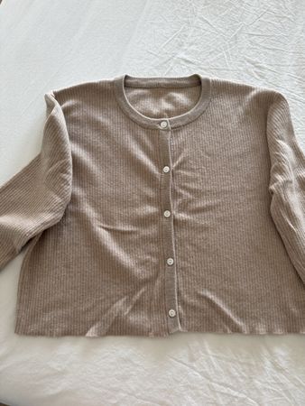 Cardigan Beige Rundhalsausschnitt Geknöpft Gute Qualität 40-