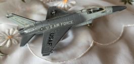 Flugzeugtyp :Generel Dynamics F-16 Militärspielzeug Modell