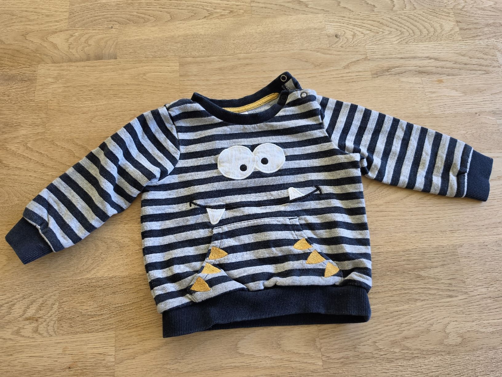 C&A Pullover & Sweatshirts: Monster Pullover Gr. 80 86 – Gebraucht aus Bergdietikon von Staphylococcus