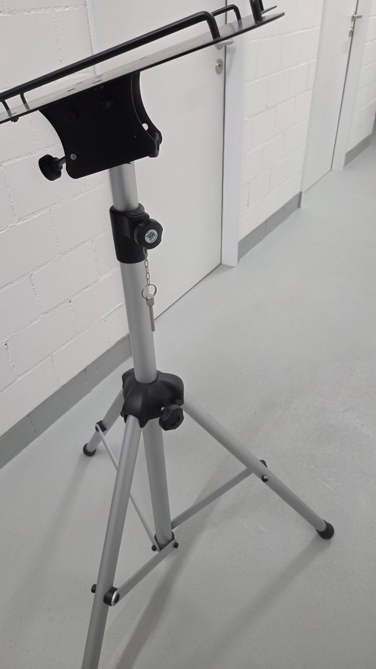 Autres décorations & accessoires: Projector stand, foldable and adjustable – D'occasion à Zürich par arthur_tur 2