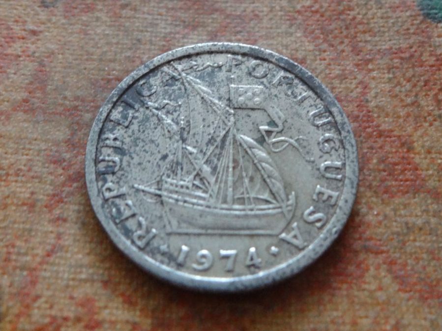 Tutti le monete: PORTUGAL  2.5  Escudos  1974 – Usato da Romanel-sur-Lausanne venduto da Swift13