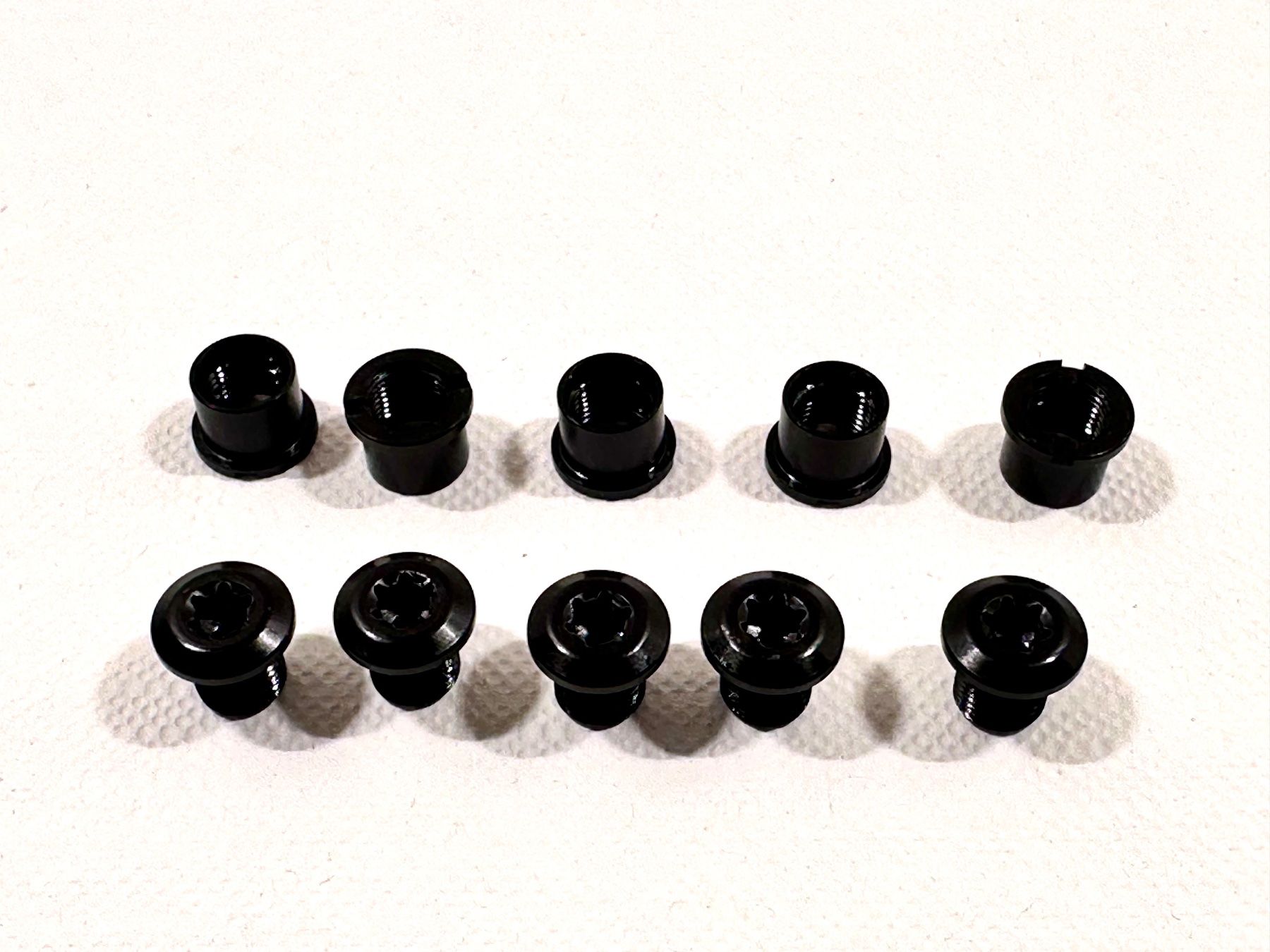 Pezzi di ricambio: ABSOLUTEBLACK KETTENBLATT SCHRAUBEN 2FACH TORX NEU – Nuovo (secondo la descrizione) da Luzern venduto da bikeandbeltcom