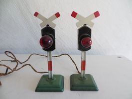 Märklin Spur 0: 2 x Warnkreuz m. roter Lampe, 2363 B, o. OVP