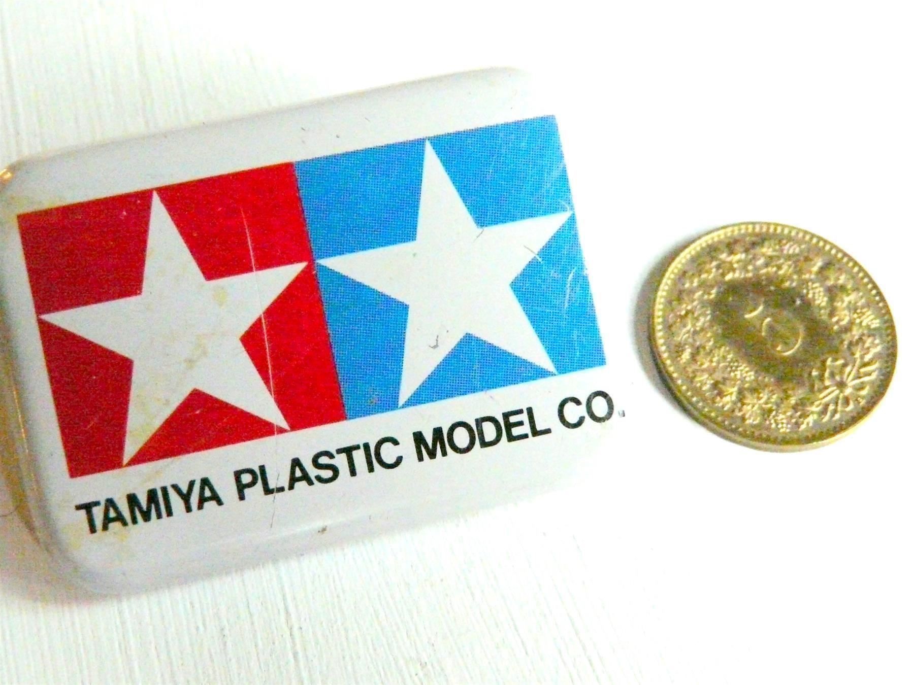 Plaketten & Abzeichen: • Tamiya Plastic Model Co  broche  brooch Brosche    B1.33 – Gebraucht aus Pully von websurfer1