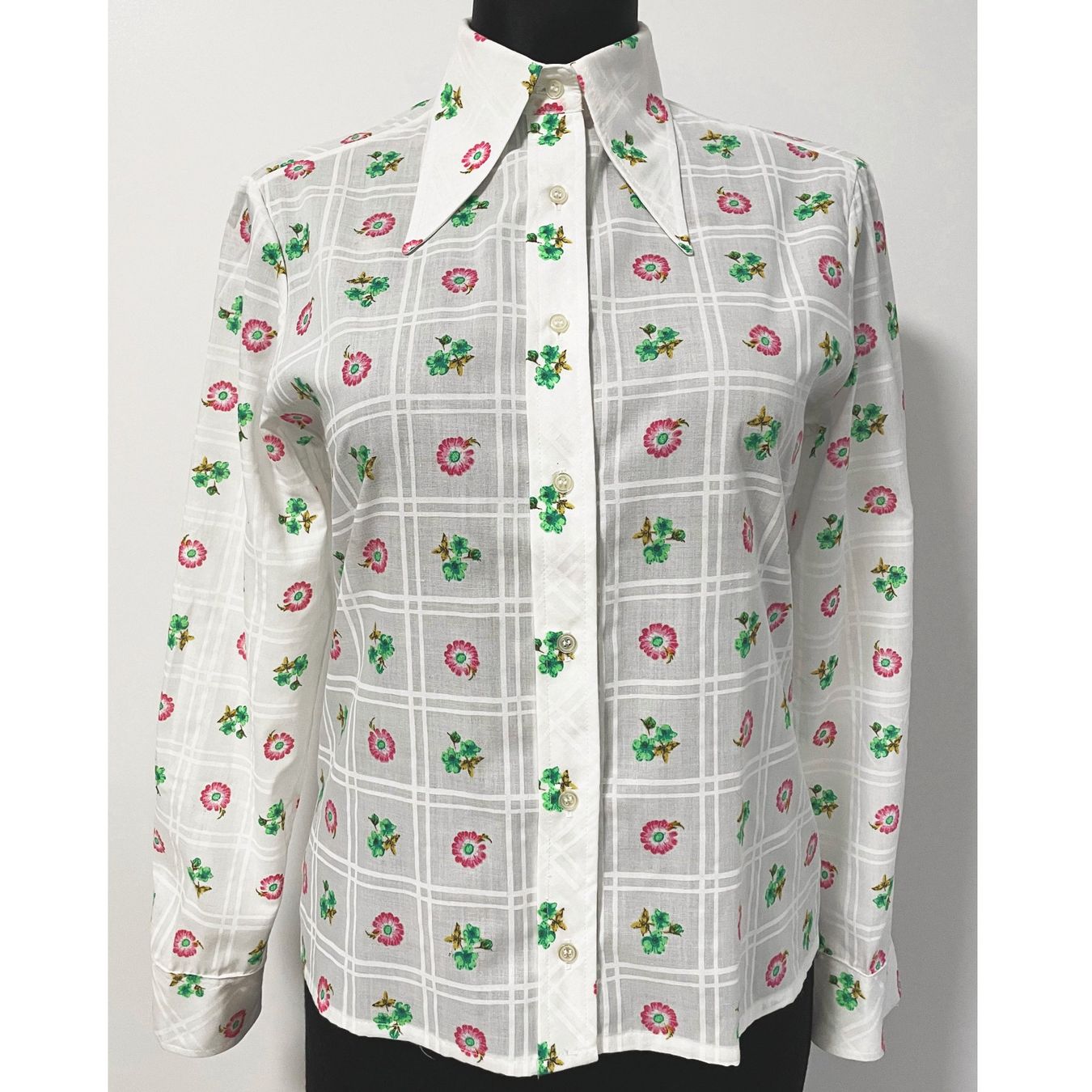 Camicette: Bluse weiss mit Blümchenmuster M/L VINTAGE 1970s – Nuovo (secondo la descrizione) da Brüttisellen venduto da Buxus 2