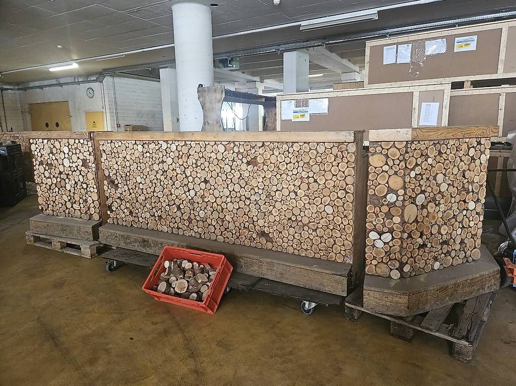 Tische: Holzbar Indoor / Outdoor "Schiterbig" Design – Gebraucht aus Rheineck von inf_kv7d 5