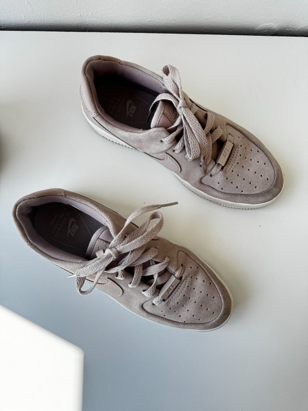 Nike Scarpe da uomo: Nike Air Force 1 Sage in Altrosa – Nuovo (secondo la descrizione) da Heitenried venduto da OliviaS93 2