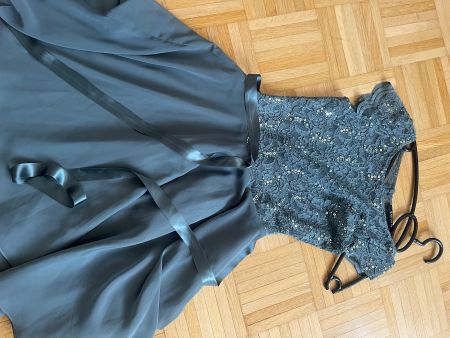 Kleid grau Spitze Pailletten Grösse S/M neuwertig