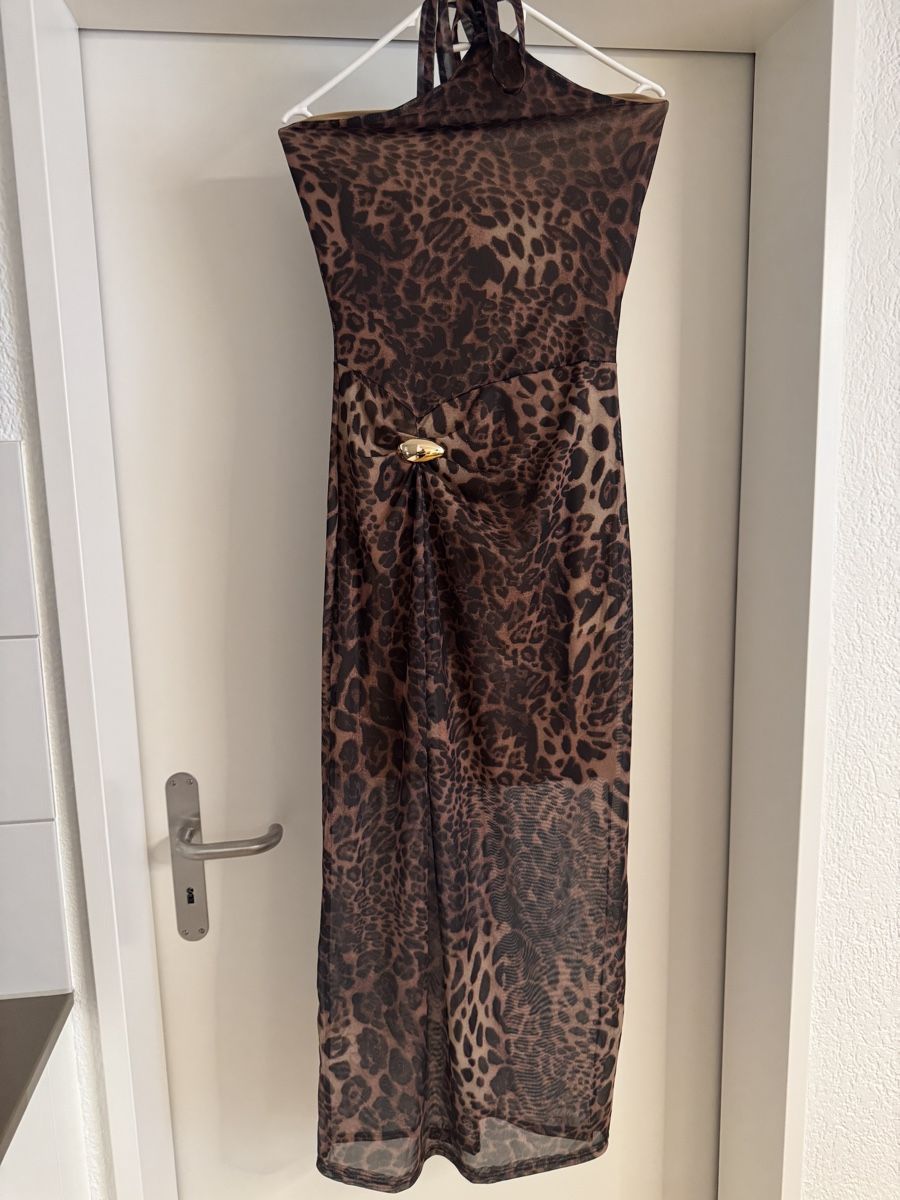 Kleider: Kleid lang Leo-Print Grösse S  – Neu (gemäss Beschreibung) aus Chur von Miina04