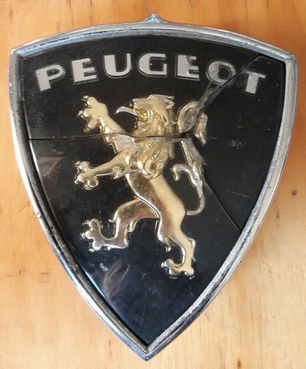 PEUGEOT Emblem - auto