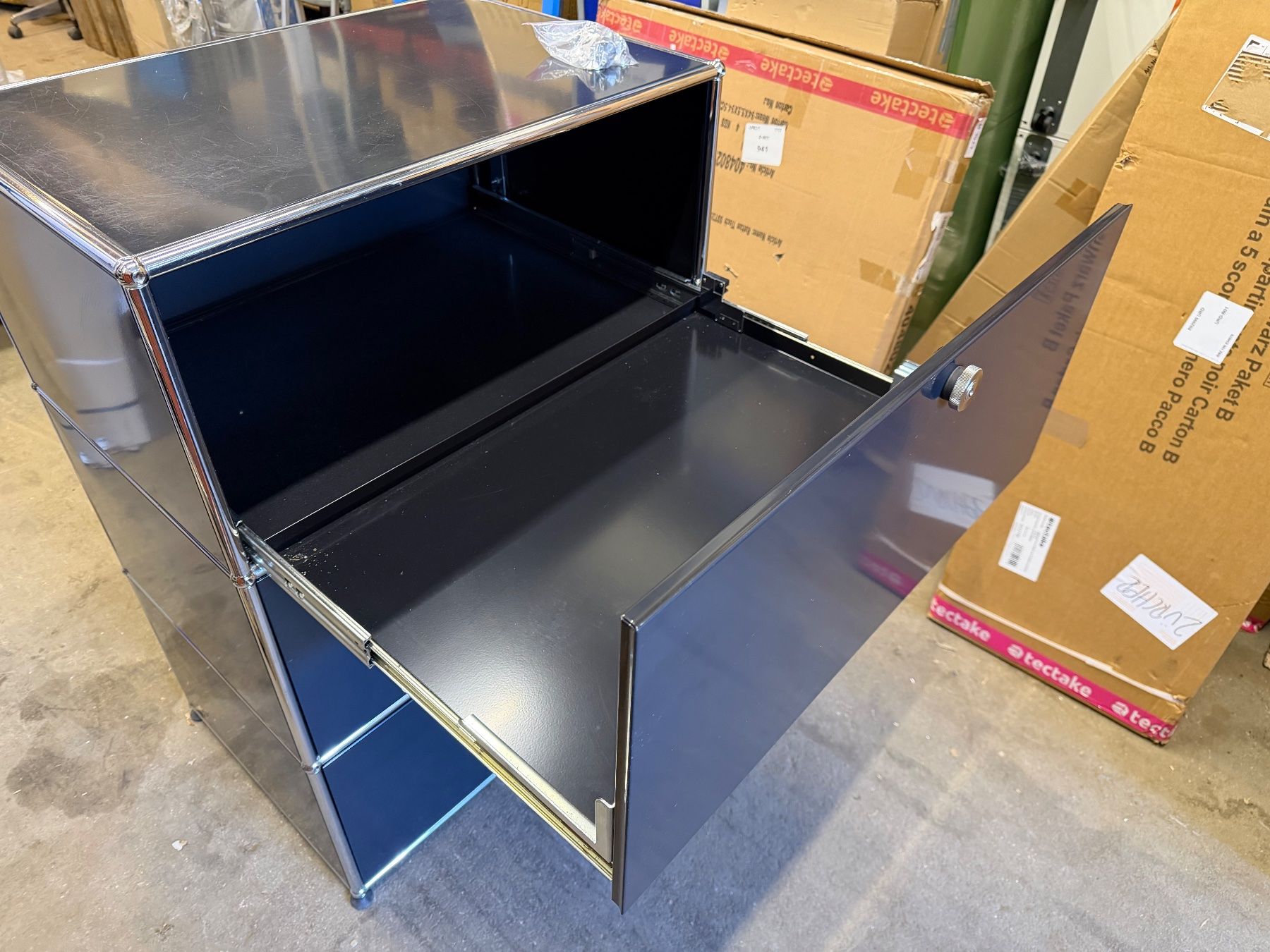 USM Scaffali: USM Haller schwarz, gebraucht, 3 Fächer, mit Chromfüsse – Usato da Necker venduto da liq24 5